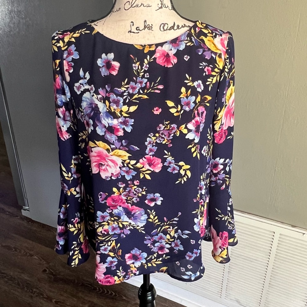 Counterparts 3/4 Sleeve Flounce Sleeve Navy Floral Blouse | Size Small